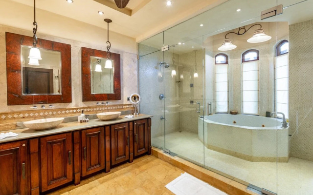 Mediterranean-style Flamingo Mansion Offers the Ultimate in Beachfront Luxury