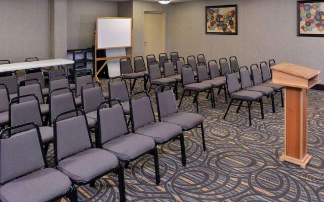 Comfort Inn & Suites at Stone Mountain
