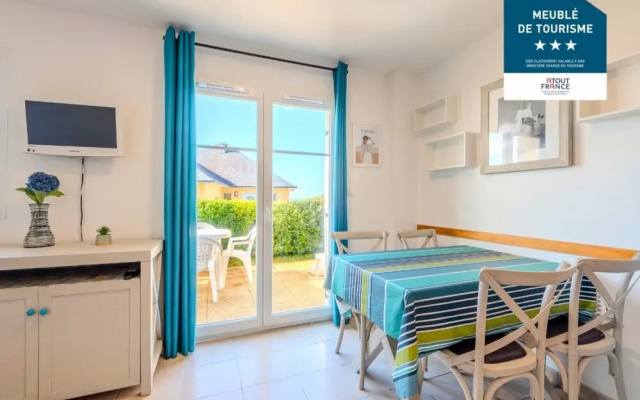 Peaceful Coastal Stay With Access to Pool