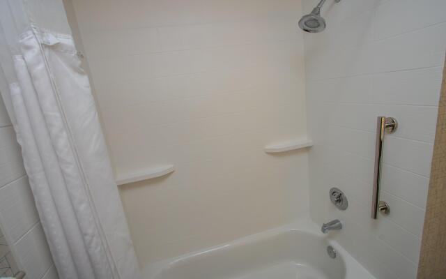 Holiday Inn Express Hotel & Suites Roseville-Galleria Area by IHG