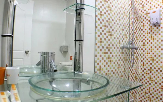 Homeinn Hotel (Shaoguan Wujiang Bridge Zhongshan Park Riverside)