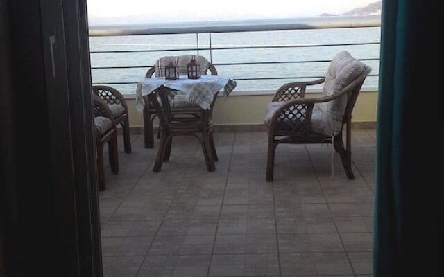 Apartment With 3 Bedrooms in Kiato, With Wonderful sea View and Enclos