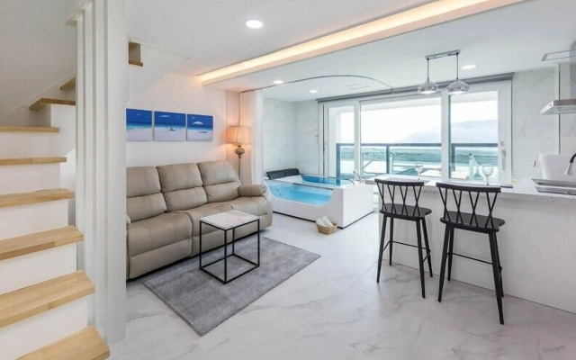 Arco Poolvilla Pension