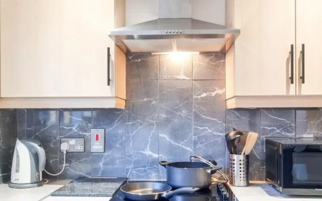 Great Stunning Two Bedroom Apartment With Balcony