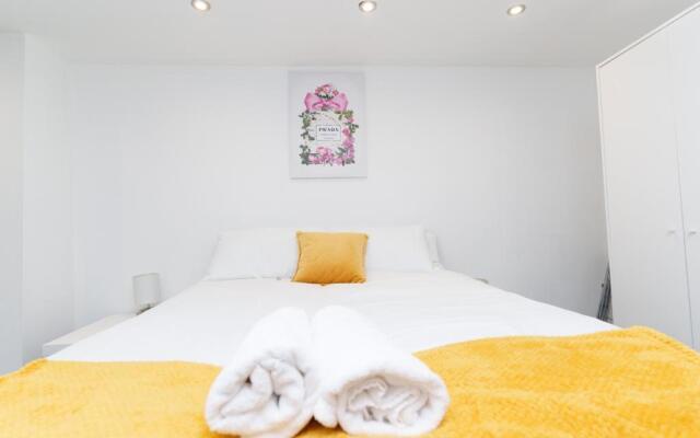 Am to Pm Apartments