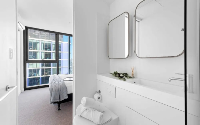 A Cozy & Comfy 2BR Apt Up in the Clouds Near CBD – Guest Rooms – Melbourne