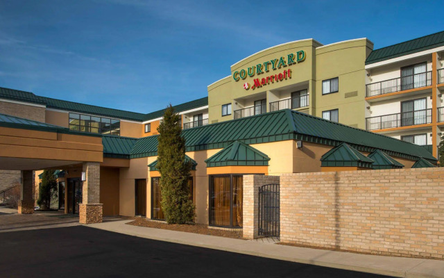 Courtyard by Marriott Cleveland Beachwood