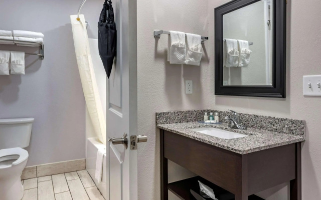 Quality Inn & Suites Evansville Downtown