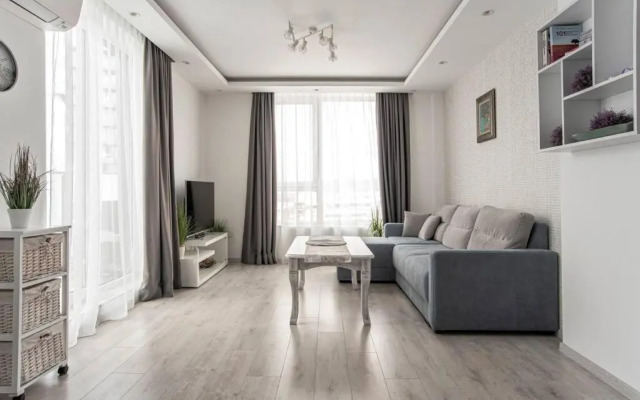 Sunny & Stylish Brand new 2bdr Apartment + Parking