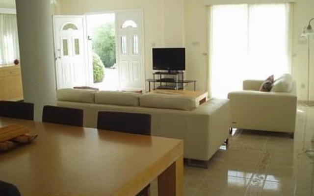 3 Bed Villa 10 Minutes Drive From Beautiful Beach