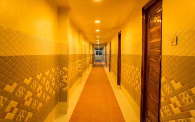 OYO 12973 Hotel Crystal