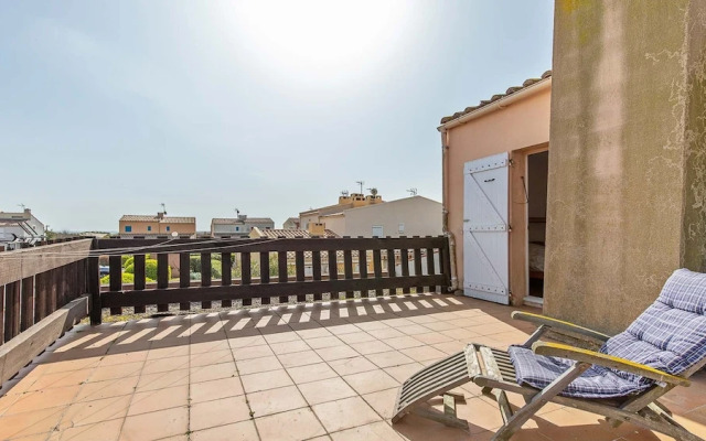 Seaside Family Apartment in Agde