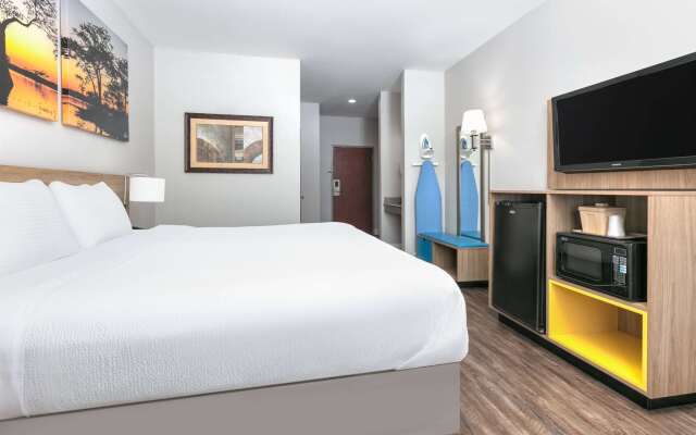 Days Inn & Suites by Wyndham Cabot