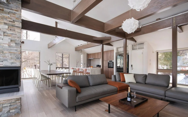 Silver Maple Chalet