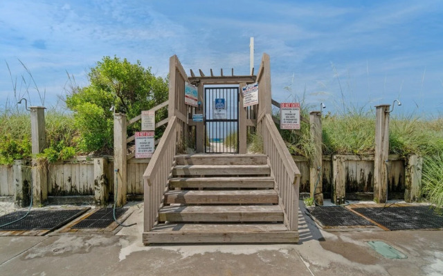 Sugar Beach #C27 - Going Panama