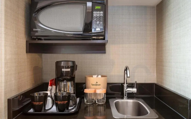 Sandman Hotel Vancouver Airport