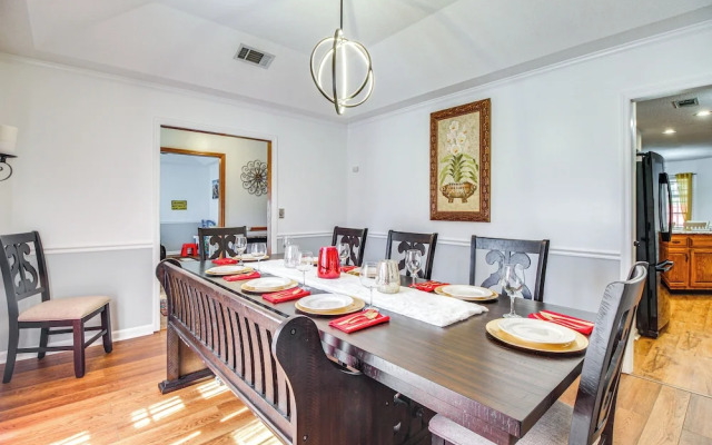 Pool + Gameroom: Family Fun Retreat in Hinesville!