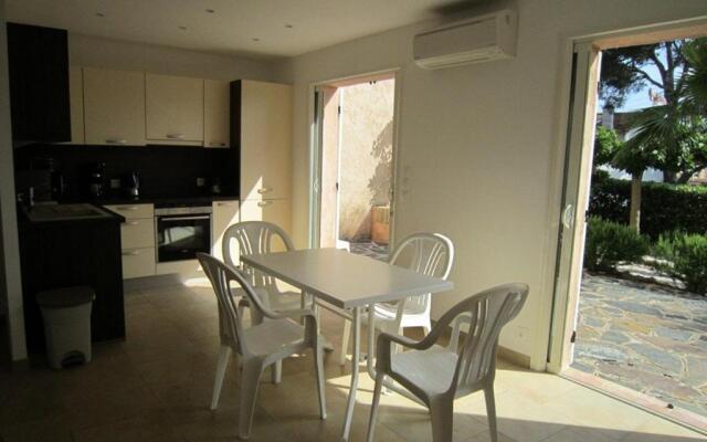 Appartement Cavalaire-sur-Mer, 2 pièces, 4 personnes - FR-1-100-126