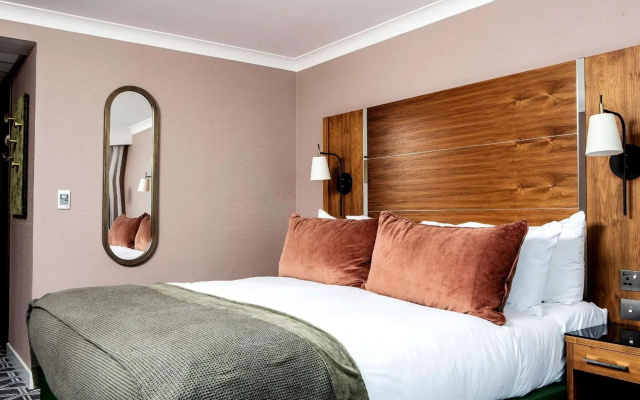 Waterfront Southport Hotel