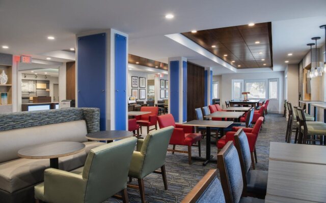 Holiday Inn Express & Suites Saskatoon by IHG
