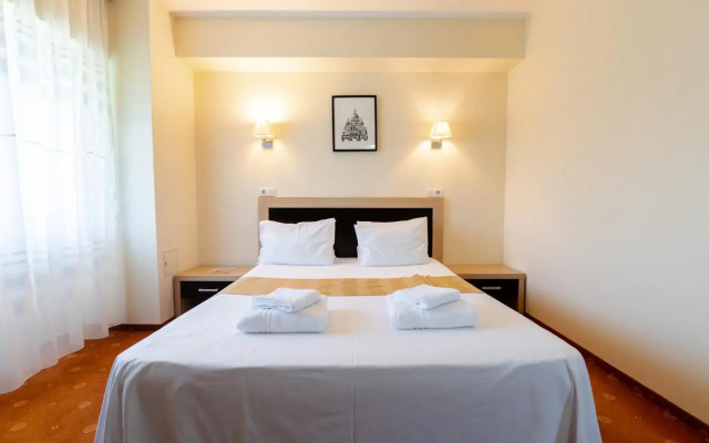 Hotel Oxford Inn & Suites