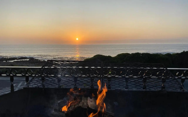 Casa Balena - Gansbaai seafront accommodation, back-up power