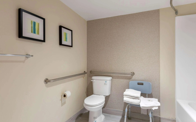 Quality Inn & Suites Camarillo - Oxnard