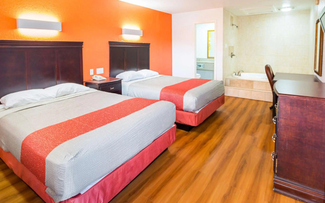 Motel 6 Red Oak, TX - Dallas