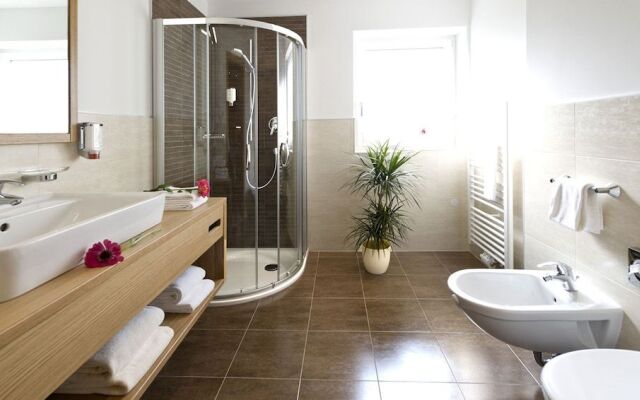 Martina Breakfast Lodge