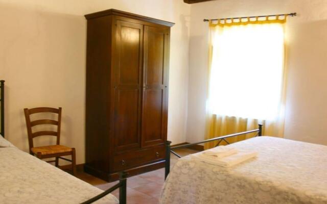 Stunning private villa with private pool, WIFI, TV, pets allowed and parking, close to Cortona