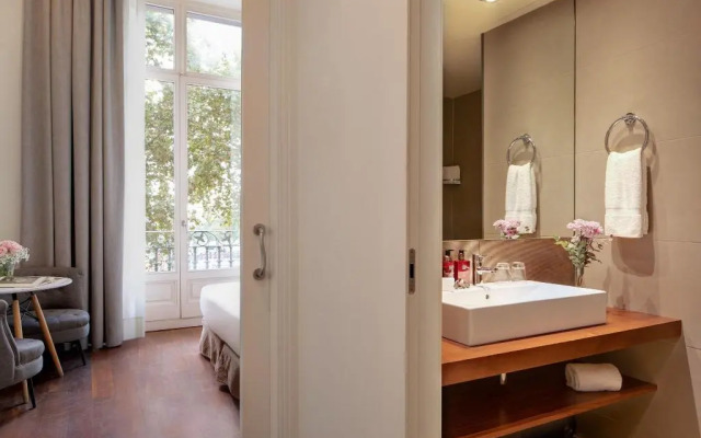 Duquesa Suites Landmark Hotel by Duquessa Hotel Collection