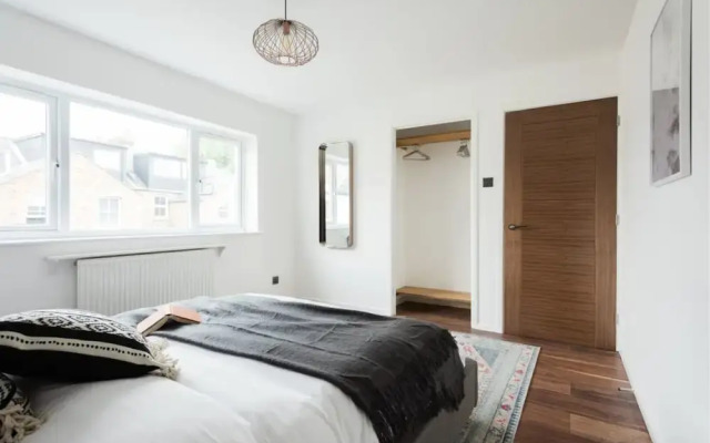 The Century Chalet - Contemporary 2bdr with Parking