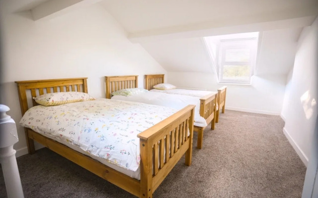 2-bed Apartment, Sleeps 6, 8-min Walk to Centre