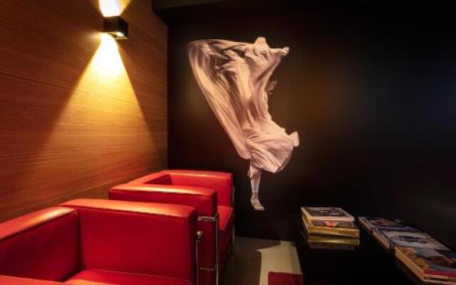 Zrooms Suites