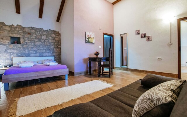 Lovely Holiday Home With Private Infinity Pool