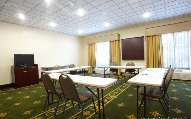 Holiday Inn Express & Suites Hearne by IHG
