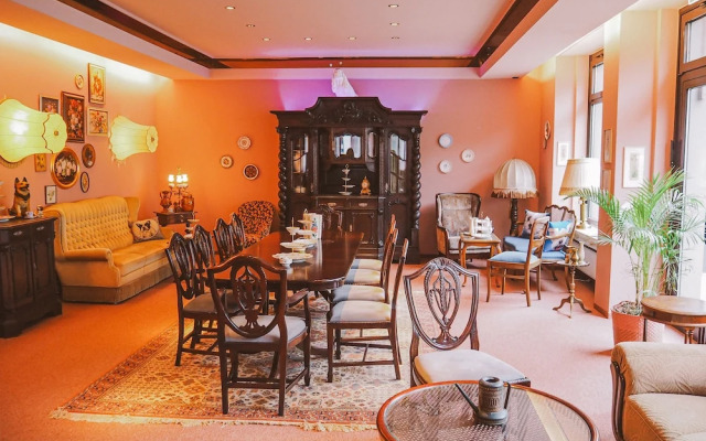 Tante ALMA's Mülheimer Hotel