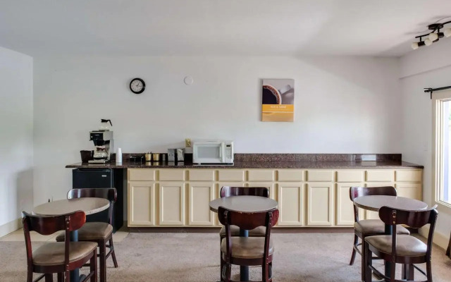 Howard Johnson Inn Monroe