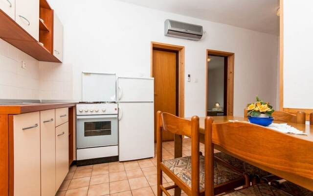 Apartments Crljenko