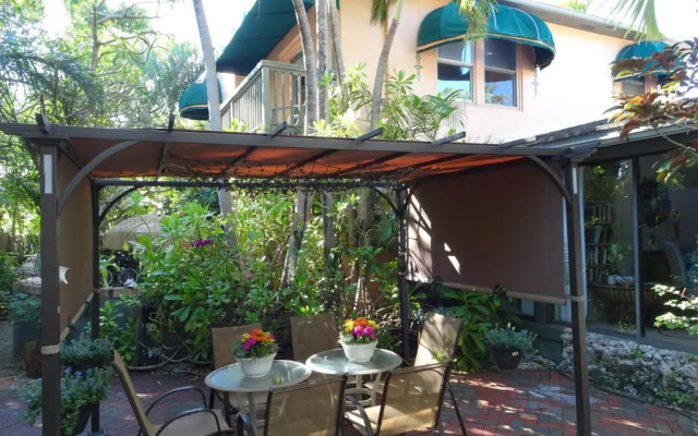 Suite Dreams Inn by the Beach
