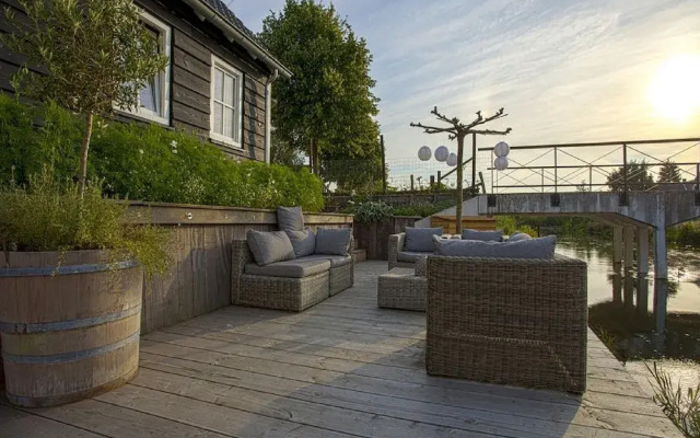 Gorgeous Riverside Chalet in Cothen