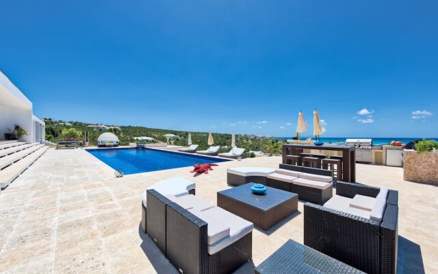 Swanky Caribbean Estate, Ocean Views, Heated Pool, AC, Free Wifi, Ping Pong, Pool Table