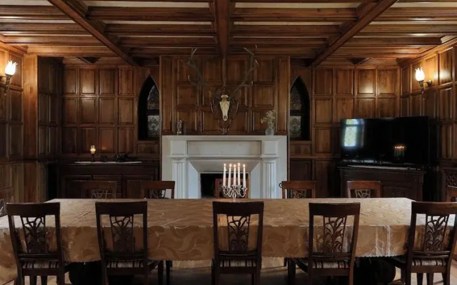 The Castle - Your unique way of retreat