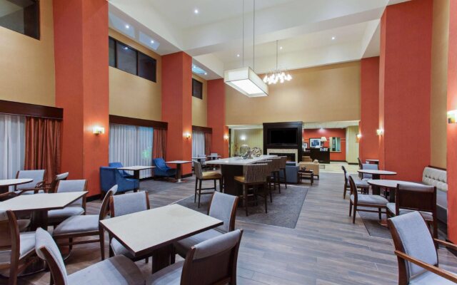 Hampton Inn and Suites Roseville