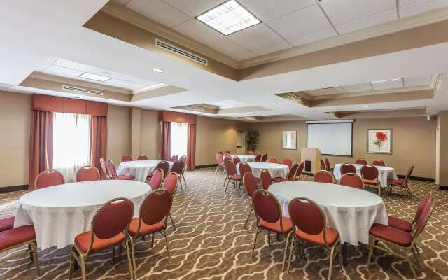 Comfort Suites Suffolk - Chesapeake