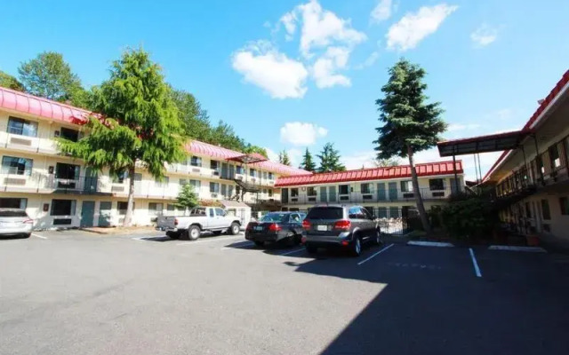 Econo Lodge Near Bellevue Square