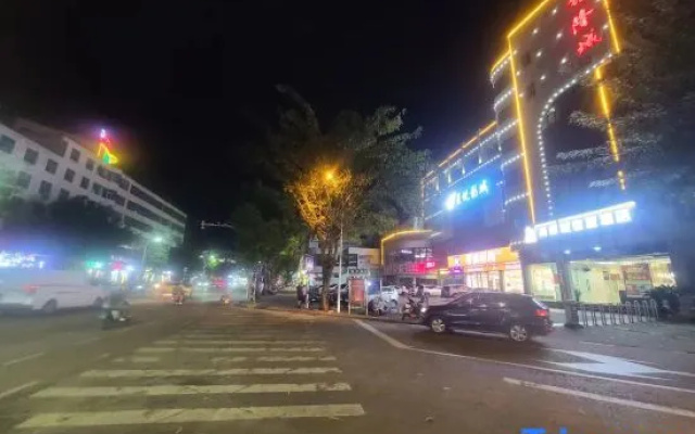Shangqingcheng Smart Hotel (Qionghai Bus Station Yinlongcheng Branch)