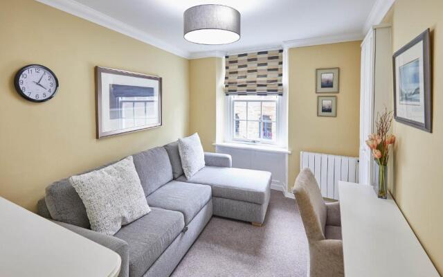 Host Stay Muggles Mews