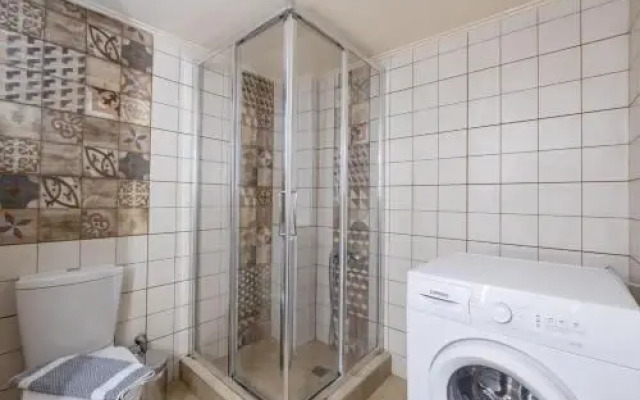 Fully Renovated 2 Bedroom Apt in Piraeus