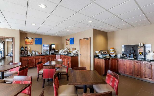 Comfort Inn & Suites Near University of Wyoming